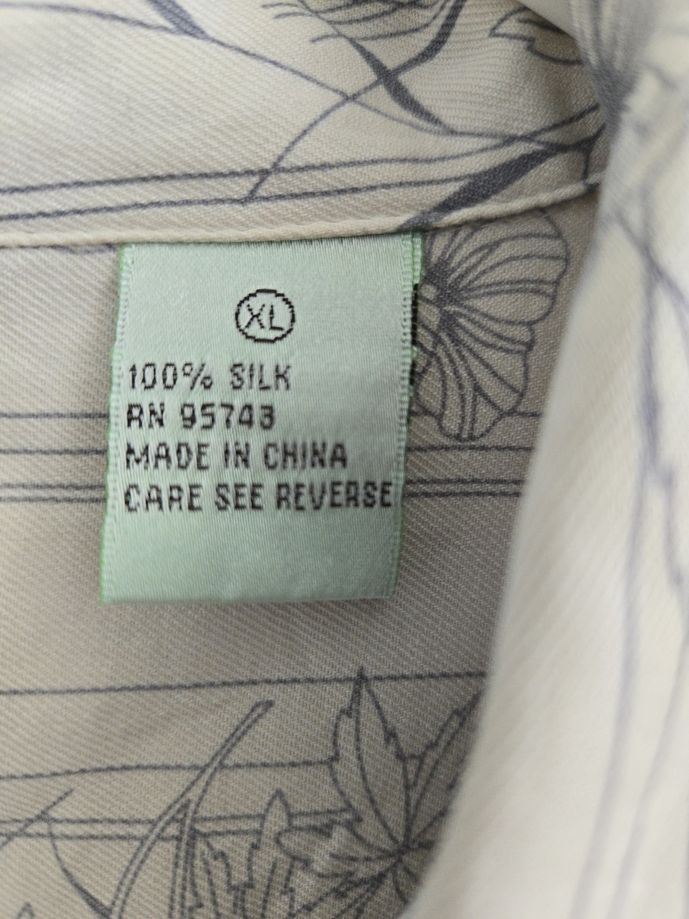 Vintage Silk Circa 1969 Brand Cream and Blue Floral 100% Silk Button-Down Shirt - Picture 4 of 4